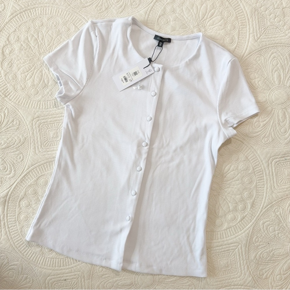 NWT Dynamite 100095715 SS CREWMECK FLYAWAY BRIGHT WHITE S - Picture 1 of 4